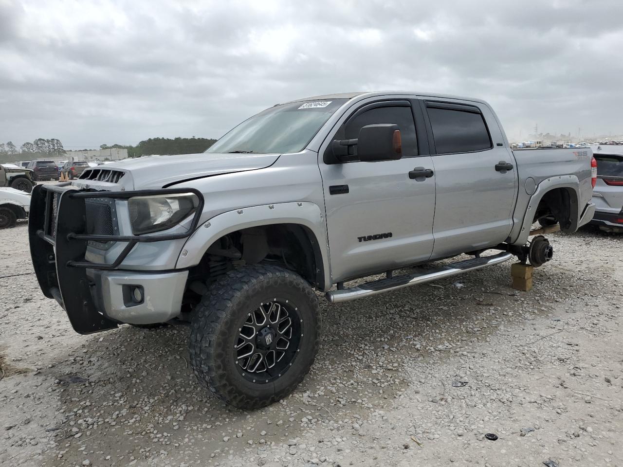 2016 Toyota Tundra Crewmax Sr5 продається в Houston, TX - Vandalism