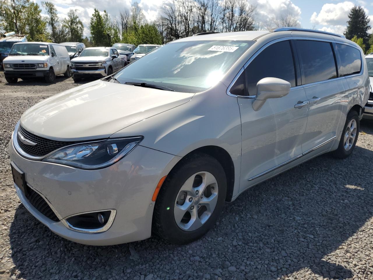 2017 Chrysler Pacifica Touring L Plus for Sale in Portland, OR - Front End