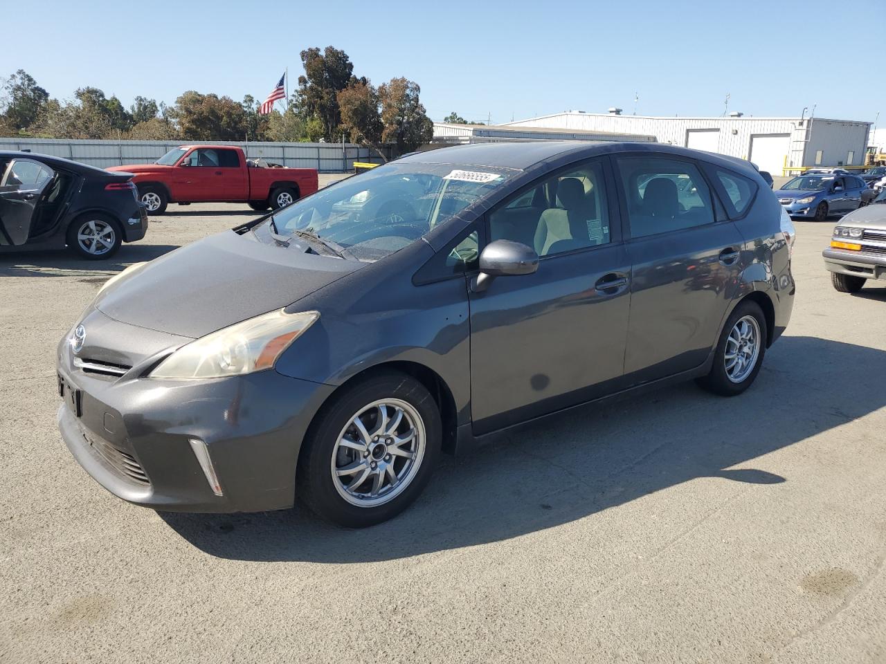 Martinez, CA에서 판매 중인 2013 Toyota Prius V - Minor Dent/Scratches
