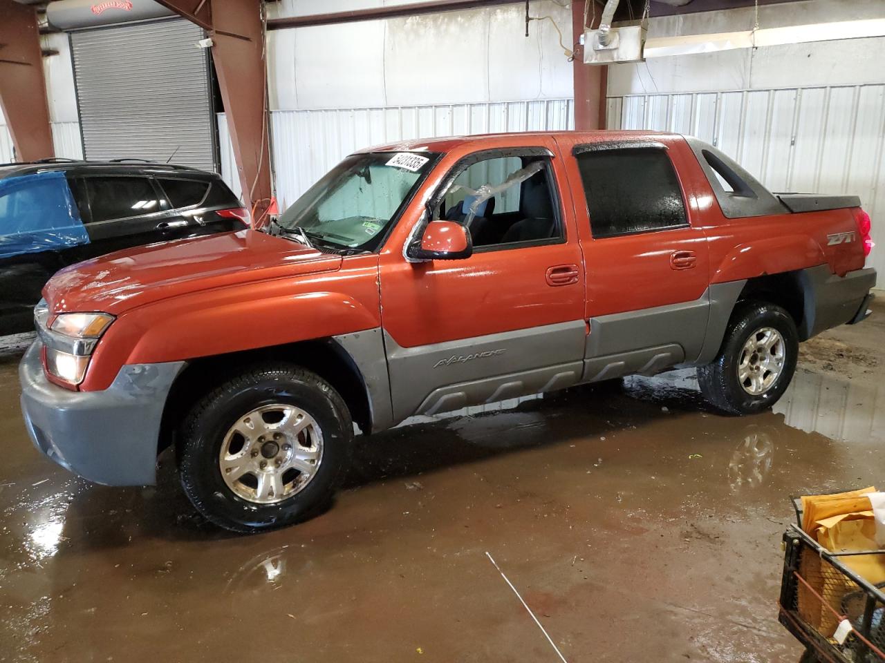 2002 Chevrolet Avalanche K1500 იყიდება Lansing-ში, MI - Side