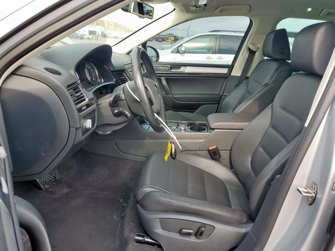 2016 Volkswagen Touareg Sport VIN: WVGEF9BP8GD010468 Lot: 53109665
