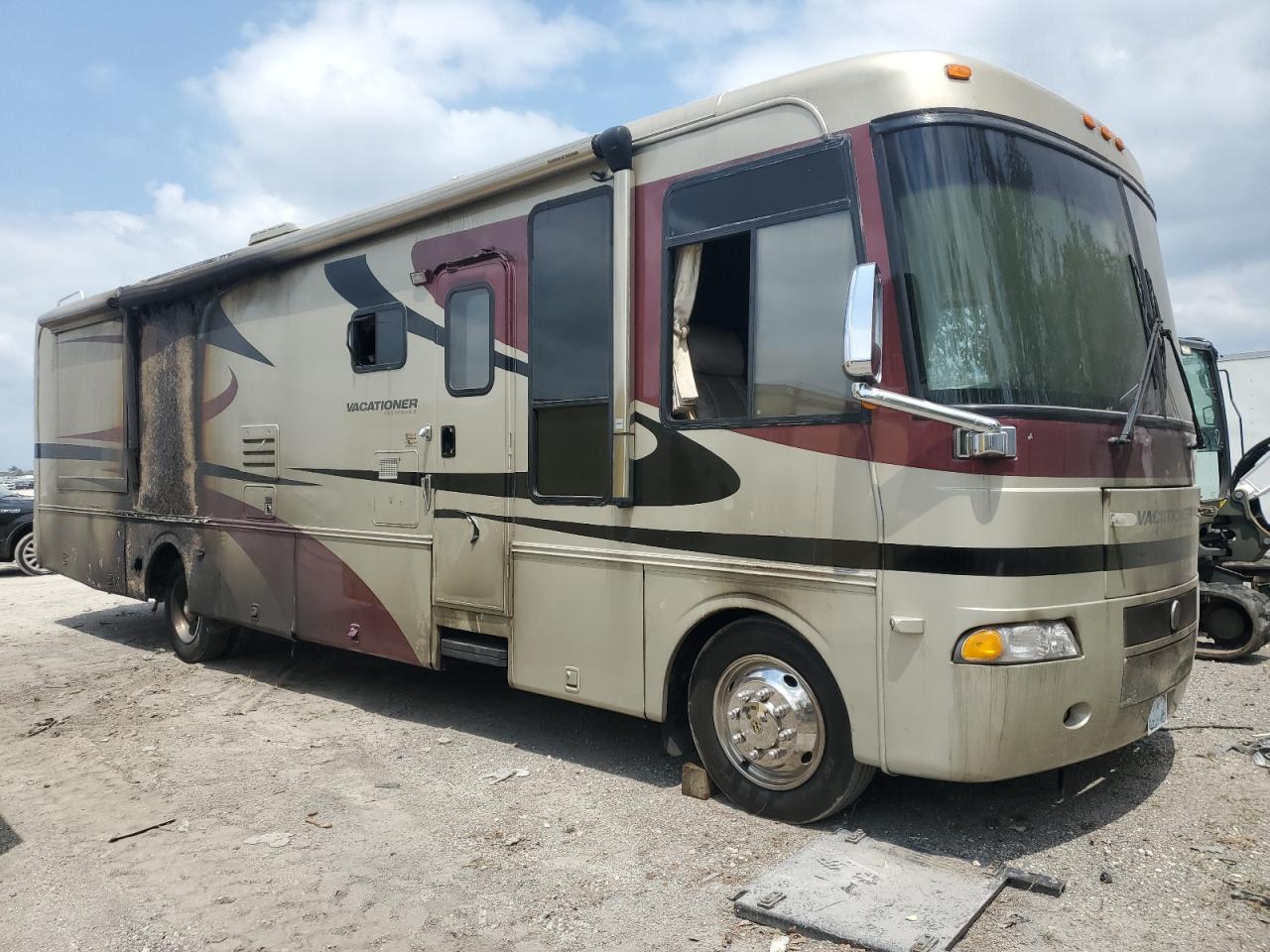 2004 Workhorse Custom Chassis Motorhome Chassis W22 for Sale in West Palm Beach, FL - Burn
