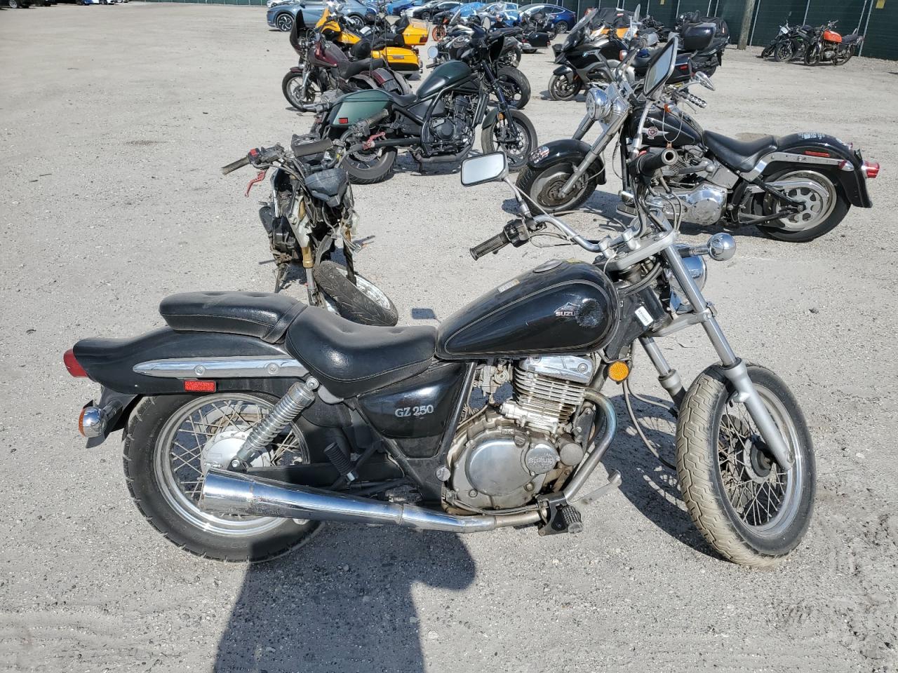 2004 Suzuki Gz250 for Sale in West Palm Beach, FL - All Over