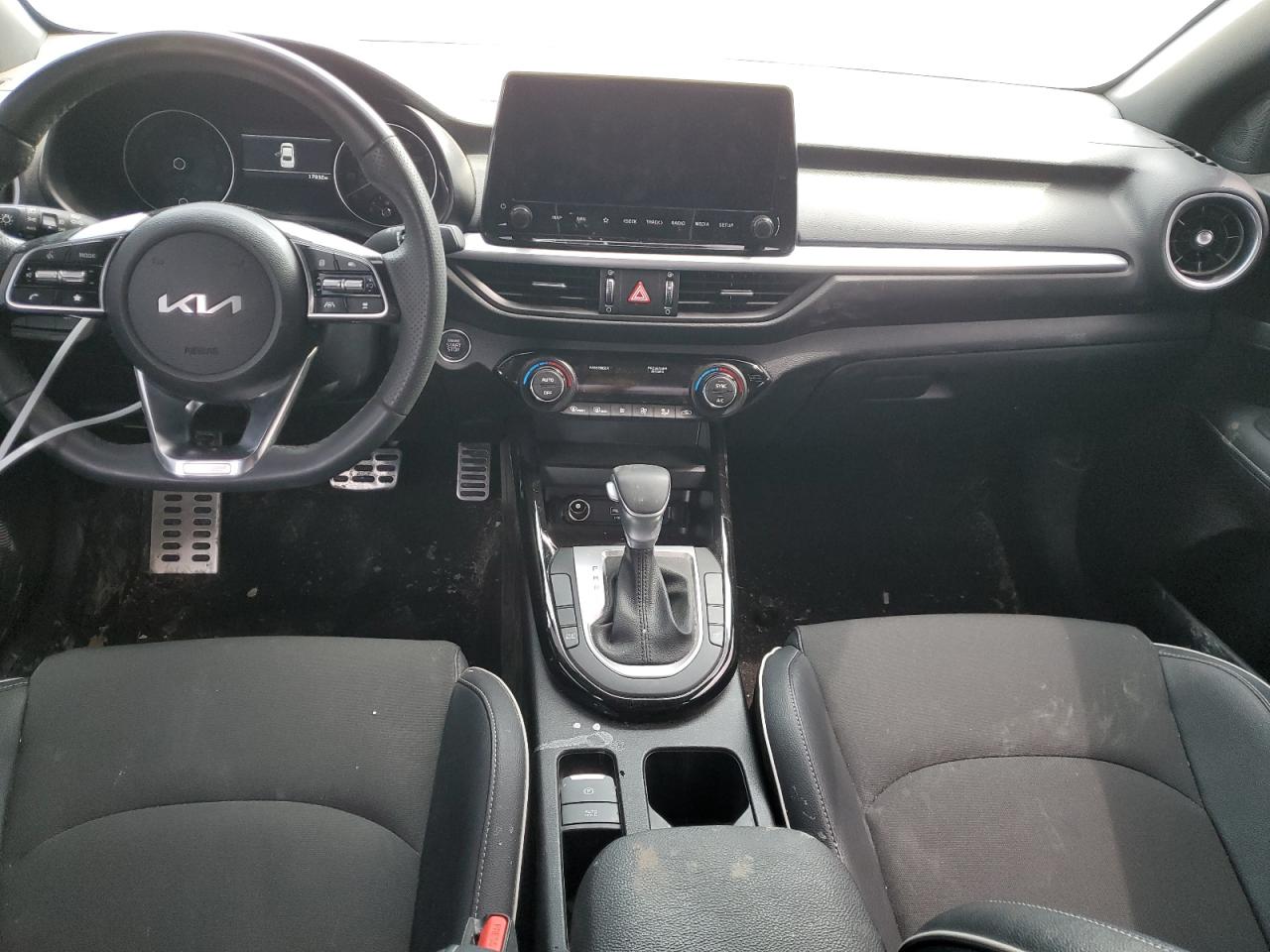 2024 Kia Forte - Image 8