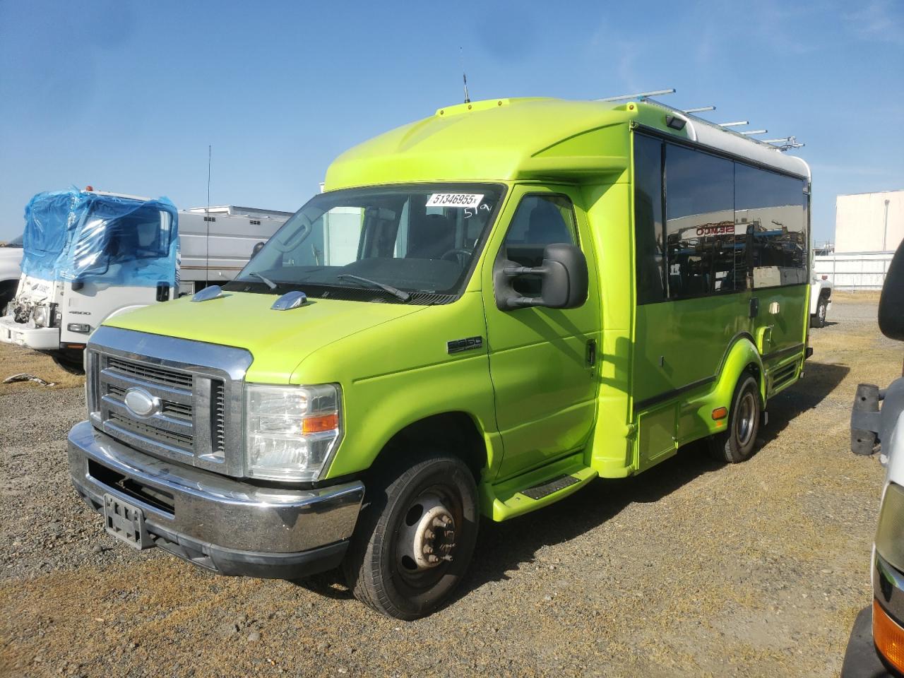 2014 Ford Econoline E350 Super Duty Cutaway Van zu verkaufen in Sacramento, CA - Vandalism