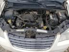 2010 Chrysler Town & Country Touring იყიდება Northfield-ში, OH - Burn