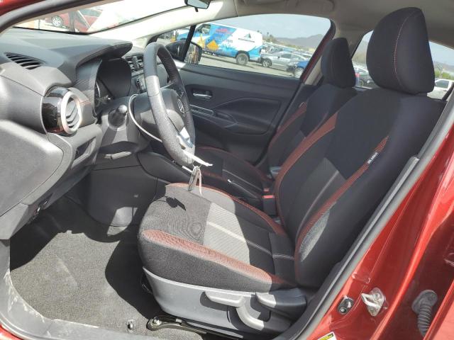 NISSAN VERSA 2024 Красный