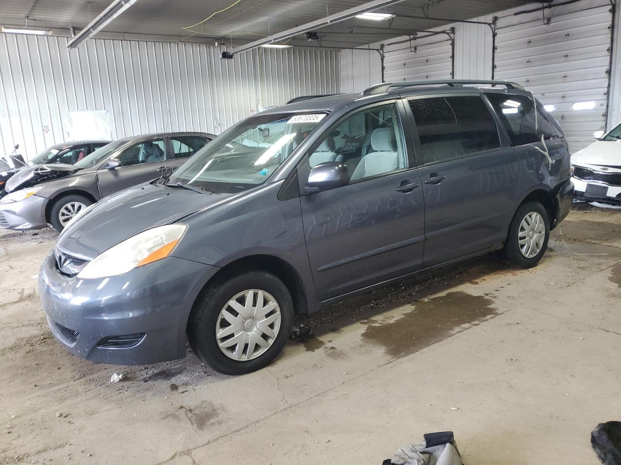 2007 Toyota Sienna Ce للبيع في Franklin، WI - Rear End