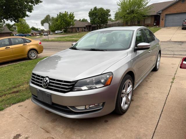 Седаны VOLKSWAGEN PASSAT 2014 Серебристый