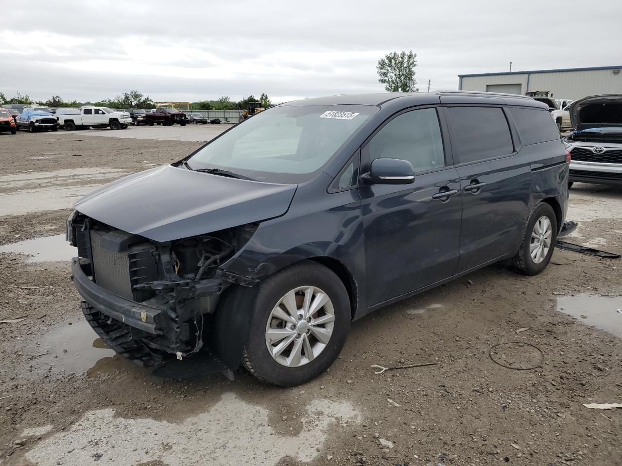 2015 Kia Sedona Lx for Sale in Kansas City, KS - Front End