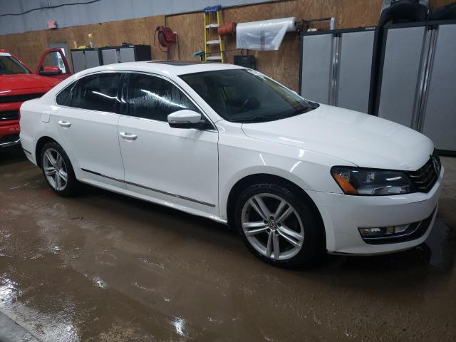 Sedans VOLKSWAGEN PASSAT 2014 Biały