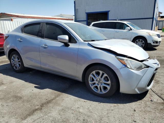  TOYOTA YARIS 2017 Srebrny