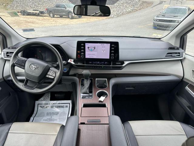2022 TOYOTA SIENNA LE