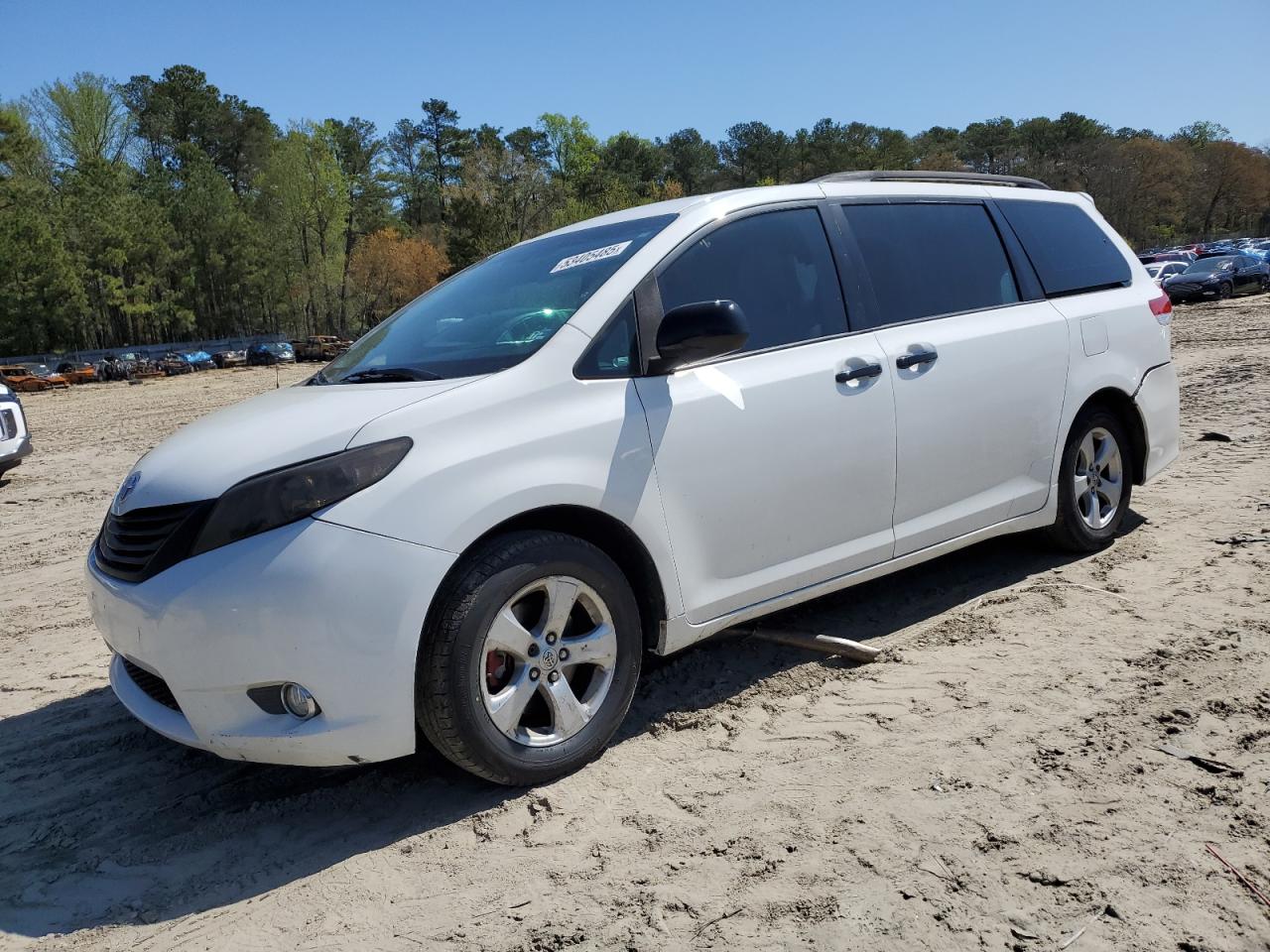 2014 Toyota Sienna იყიდება Seaford-ში, DE - Undercarriage
