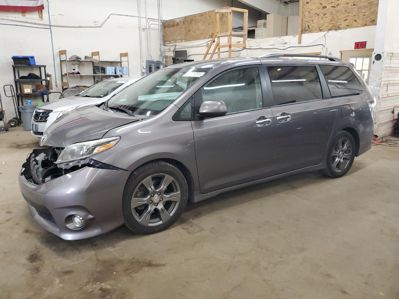 2017 Toyota Sienna Se for Sale in Ham Lake, MN - Front End