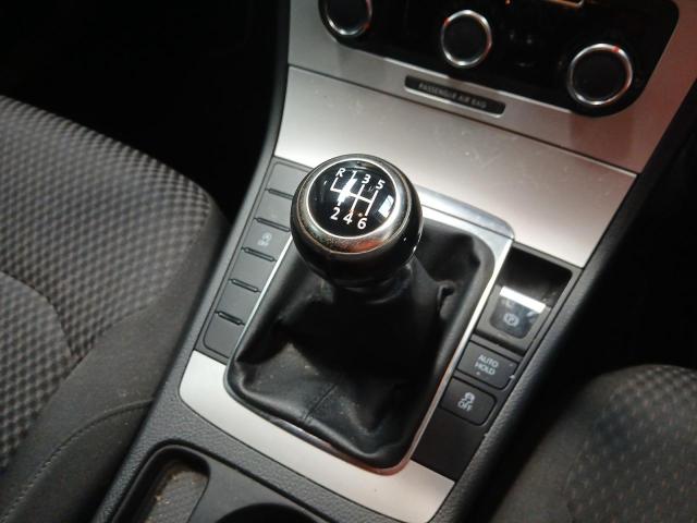 2011 VOLKSWAGEN PASSAT S B