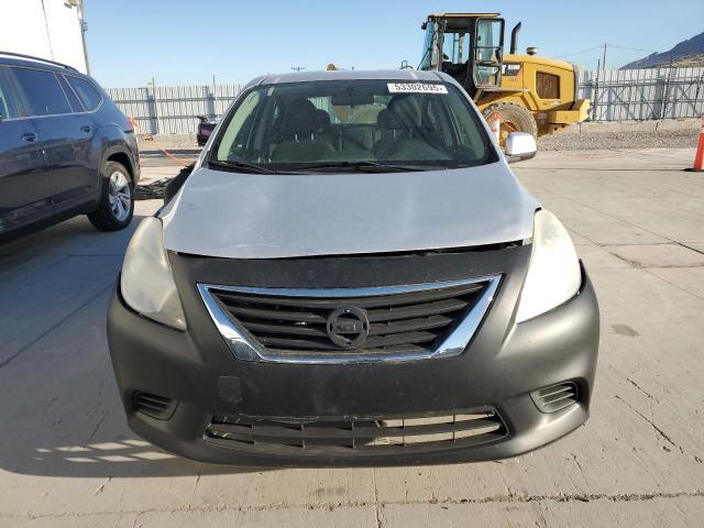  NISSAN VERSA 2014 Сріблястий