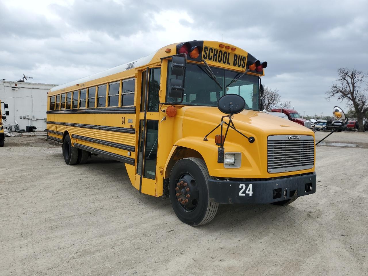 2003 Freightliner Chassis Fs65 for Sale in Wichita, KS - Hail