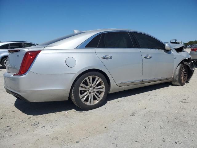  CADILLAC XTS 2018 Srebrny