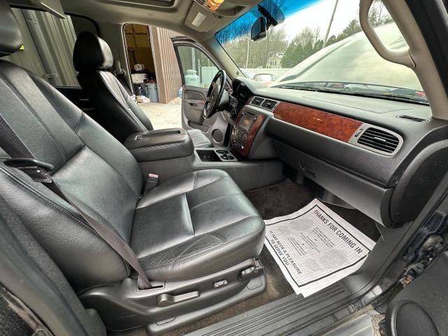 Parquets CHEVROLET SUBURBAN 2013 Black