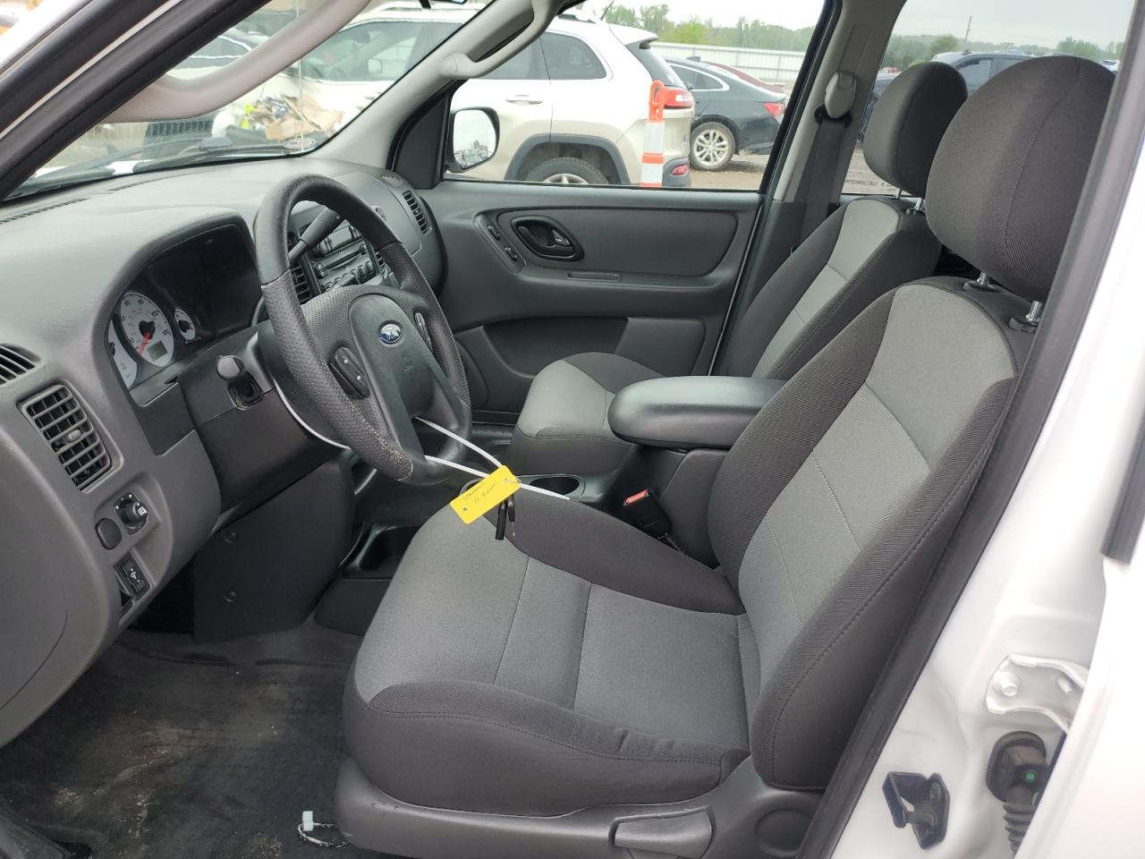 2003 Ford Escape Xls VIN: 1FMYU02183KE05685 Lot: 53904835