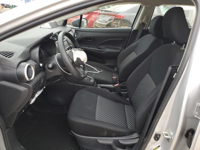  NISSAN VERSA 2024 Сріблястий