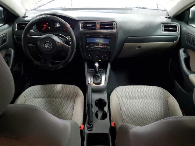Sedans VOLKSWAGEN JETTA 2013 Beżowy