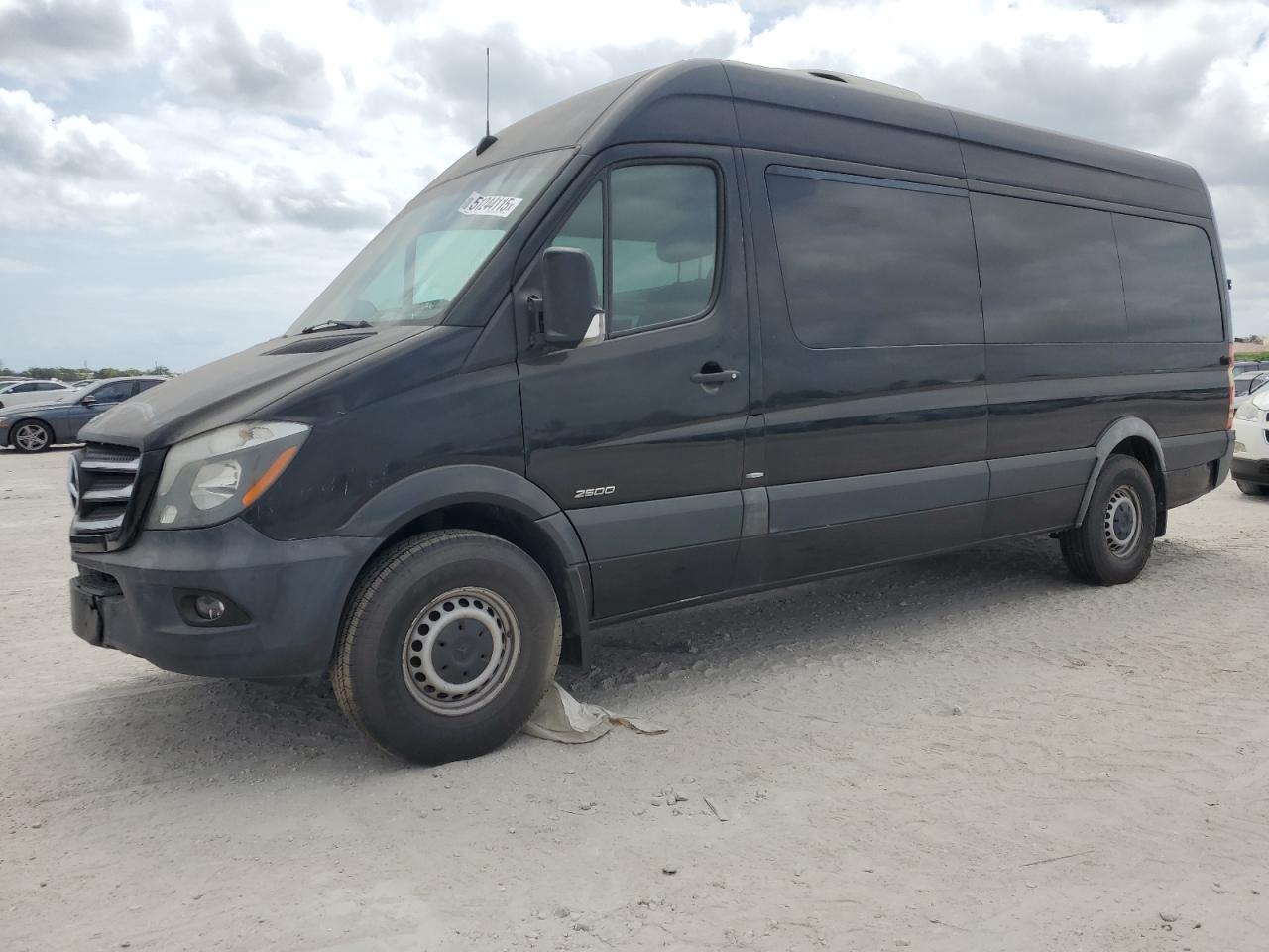 West Palm Beach, FL에서 판매 중인 2015 Mercedes-Benz Sprinter 2500 - Minor Dent/Scratches