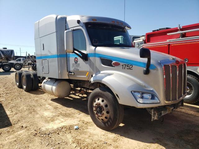 2015 Peterbilt 579 Semi Truck