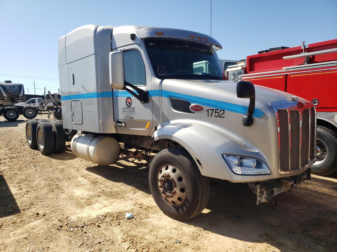 2015 Peterbilt 579 Semi Truck de vânzare în Chatham, VA - Front End