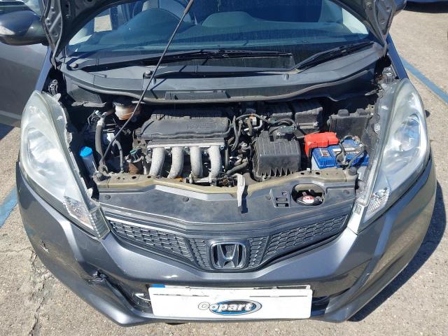 2015 HONDA JAZZ ES +