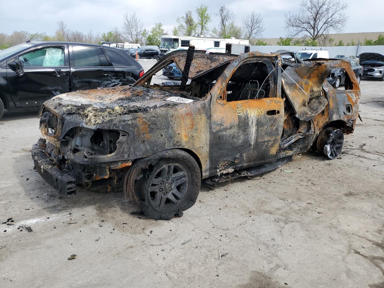 2005 Toyota Sequoia Sr5 for Sale in Bridgeton, MO - Burn