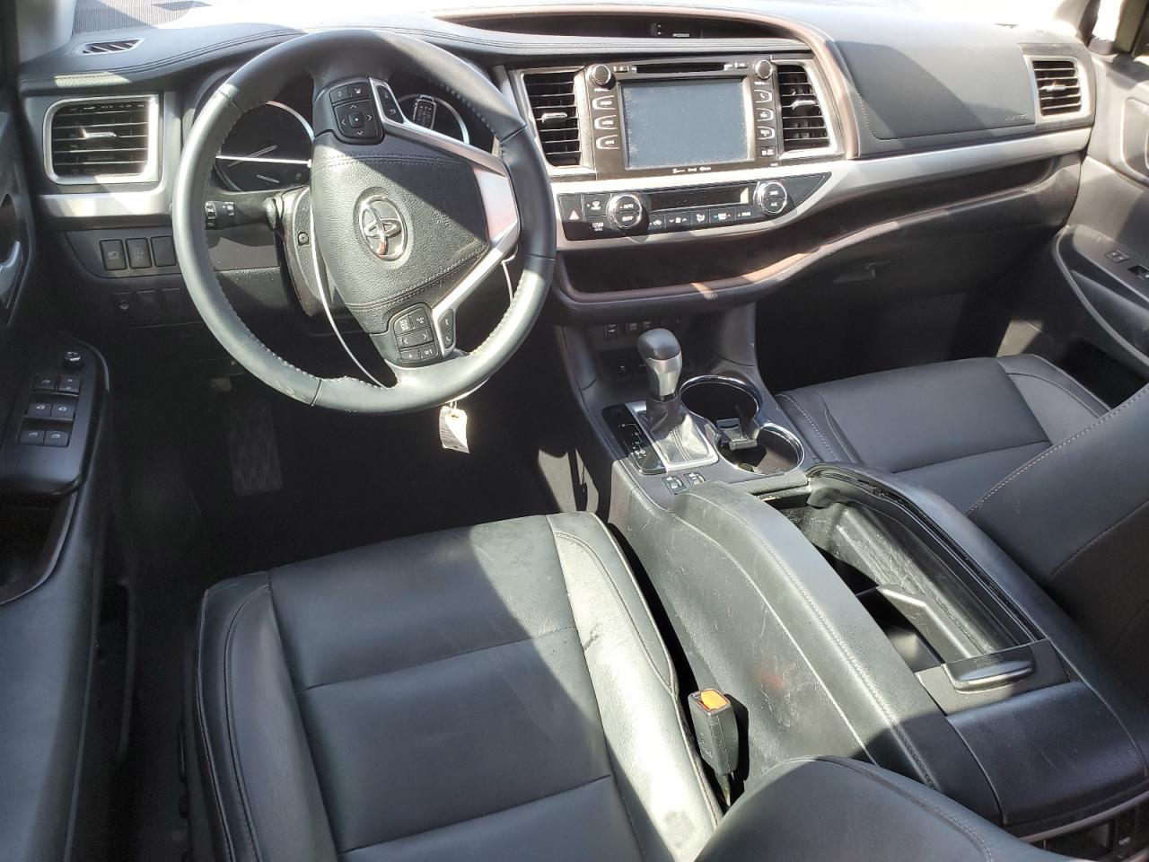 2018 Toyota Highlander Se VIN: 5TDKZRFH8JS278918 Lot: 55045135