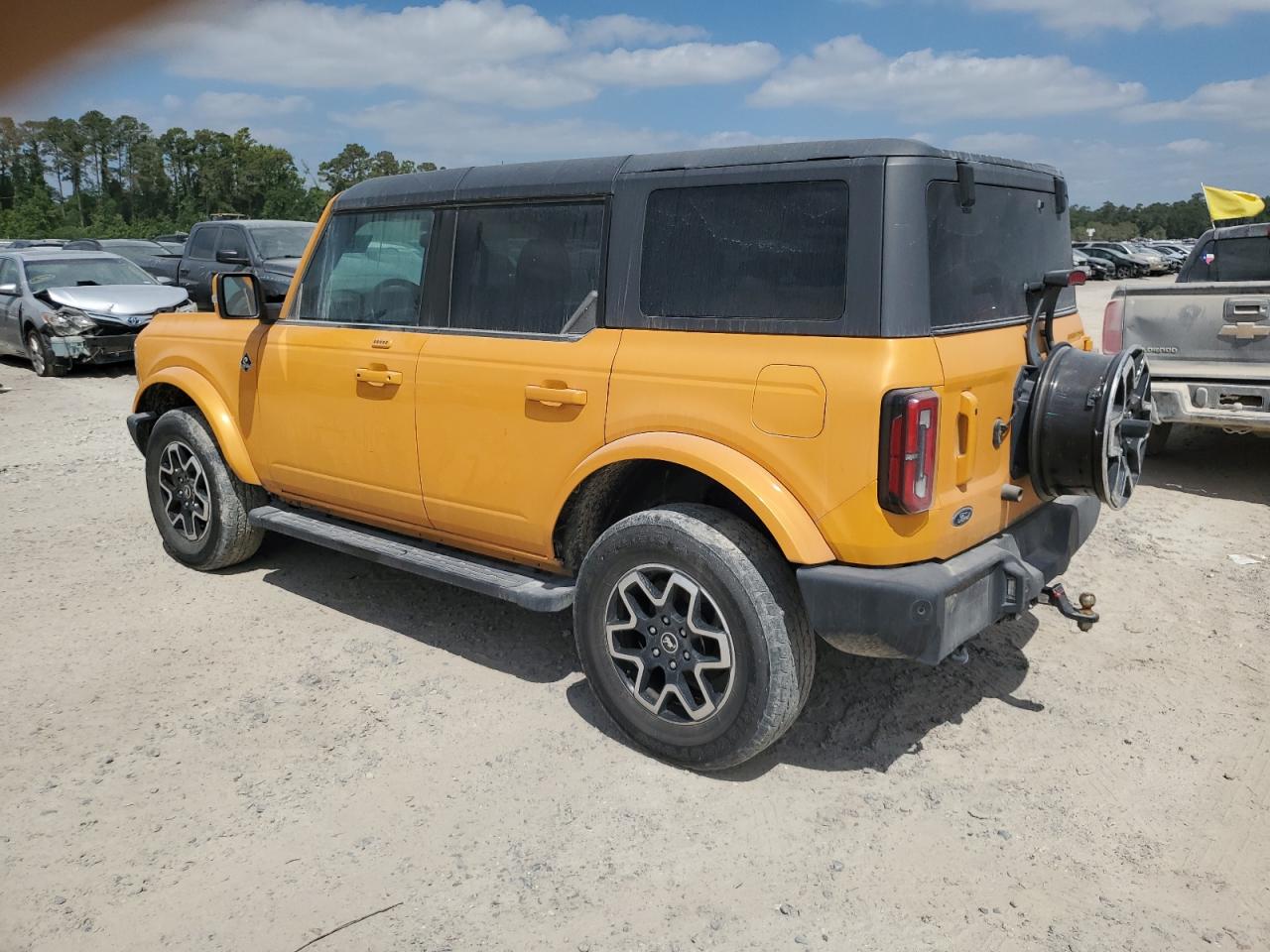 2022 Ford Bronco - Image 2