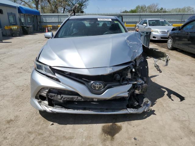  TOYOTA CAMRY 2018 Серебристый