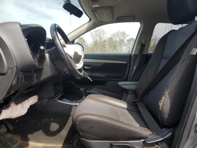  MITSUBISHI OUTLANDER 2017 Srebrny