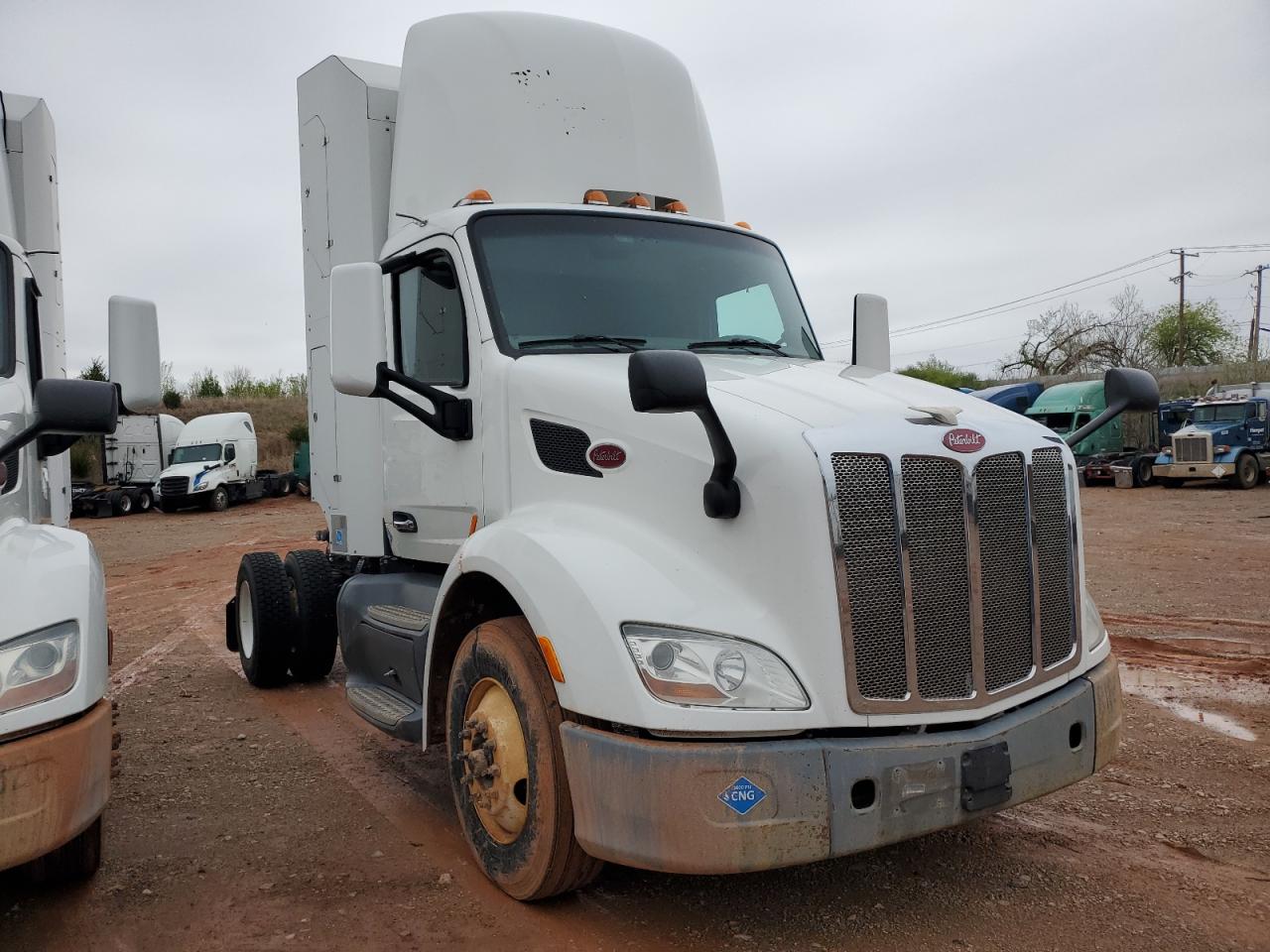 2017 Peterbilt 579 Semi Truck for Sale in Oklahoma City, OK - Minor Dent/Scratches