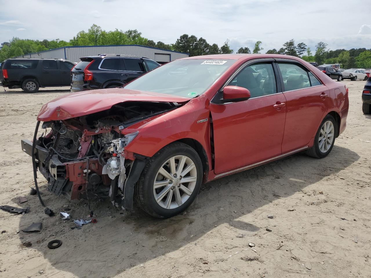 2013 Toyota Camry Hybrid продається в Hampton, VA - Front End