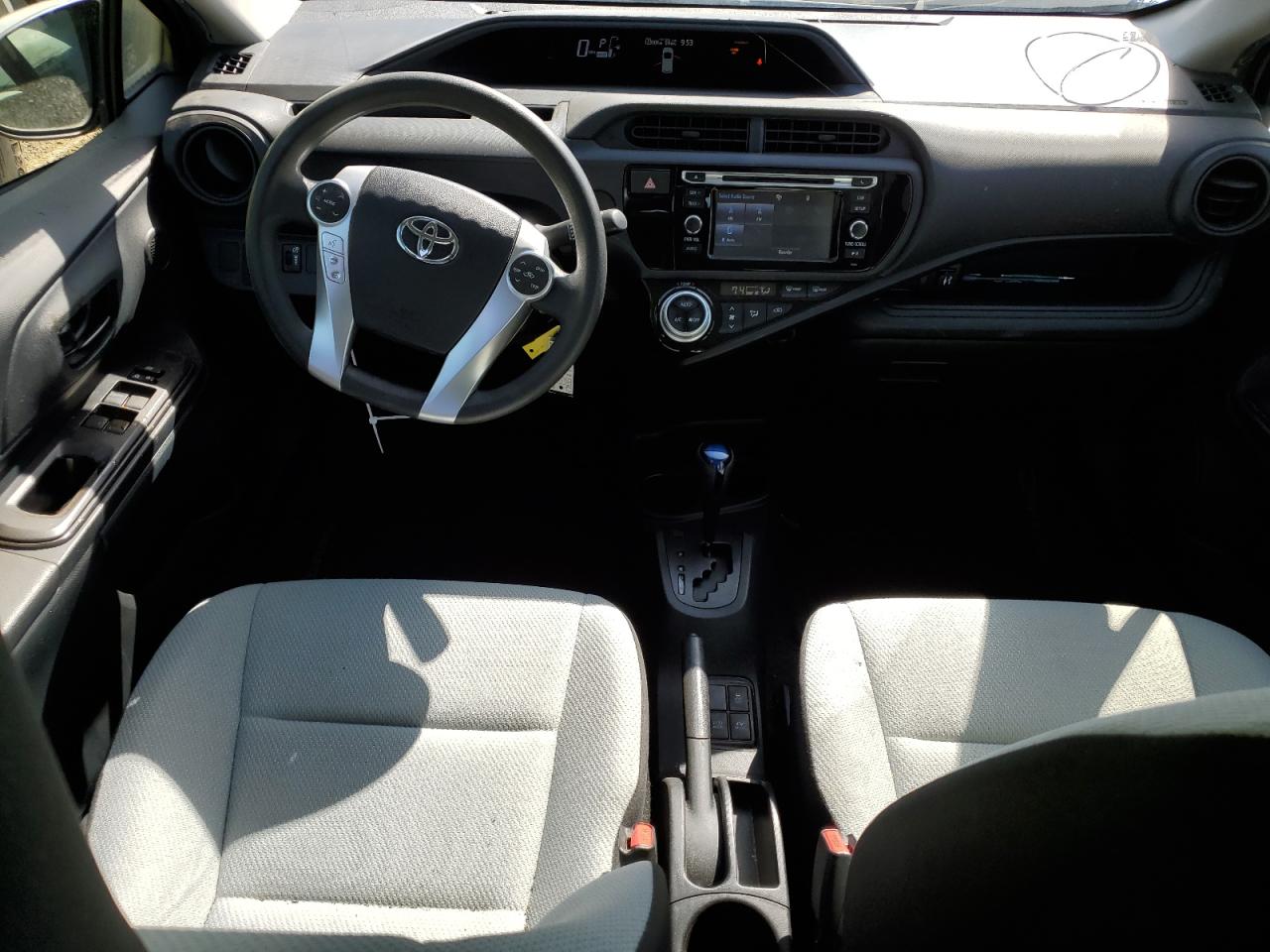 2015 Toyota Prius - Image 8
