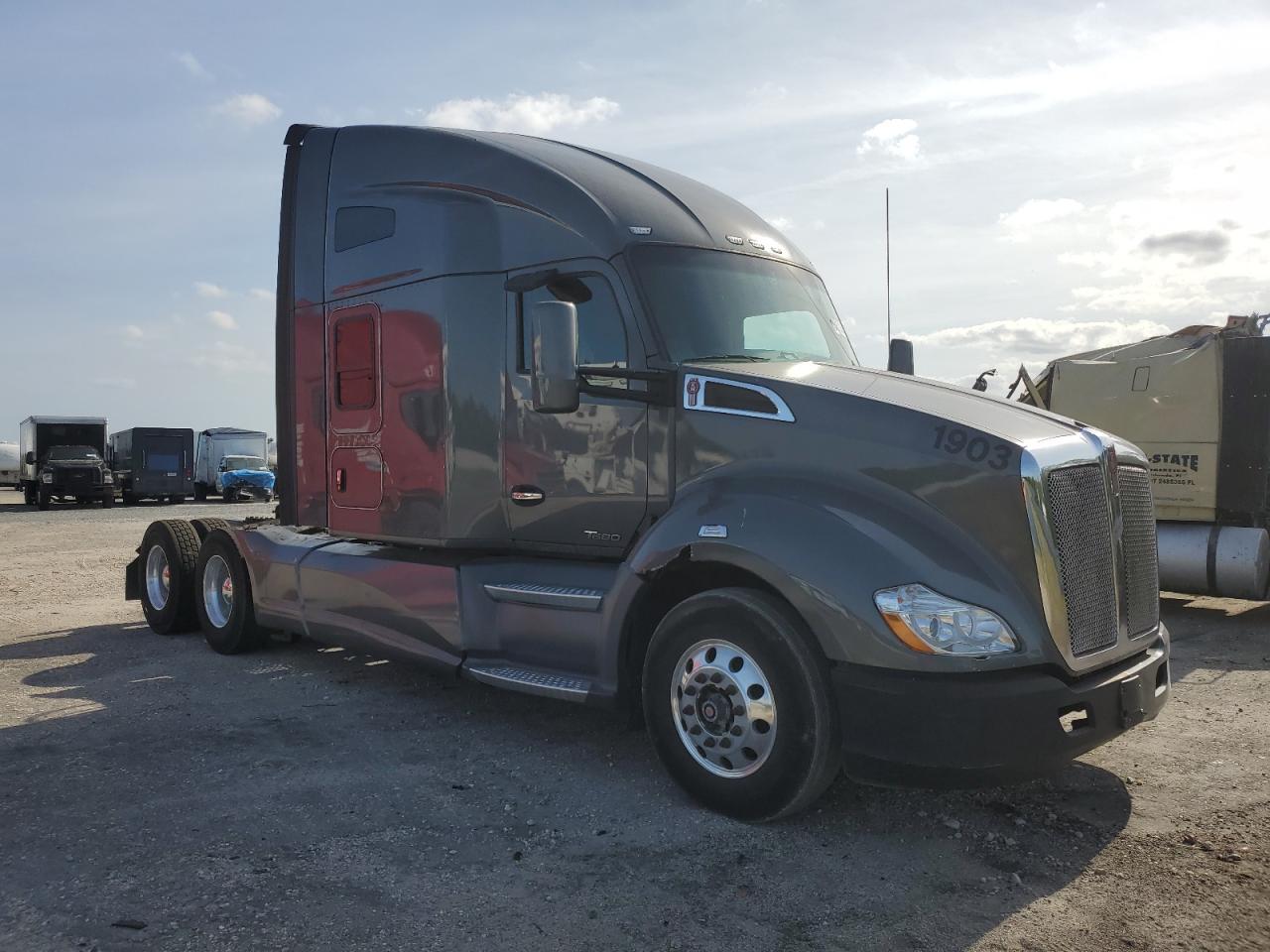 2019 Kenworth T680 Semi Truck for Sale in Jacksonville, FL - Minor Dent/Scratches