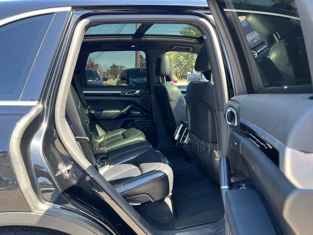 Parquets PORSCHE CAYENNE 2016 Czarny