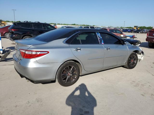 Седани TOYOTA CAMRY 2015 Сріблястий