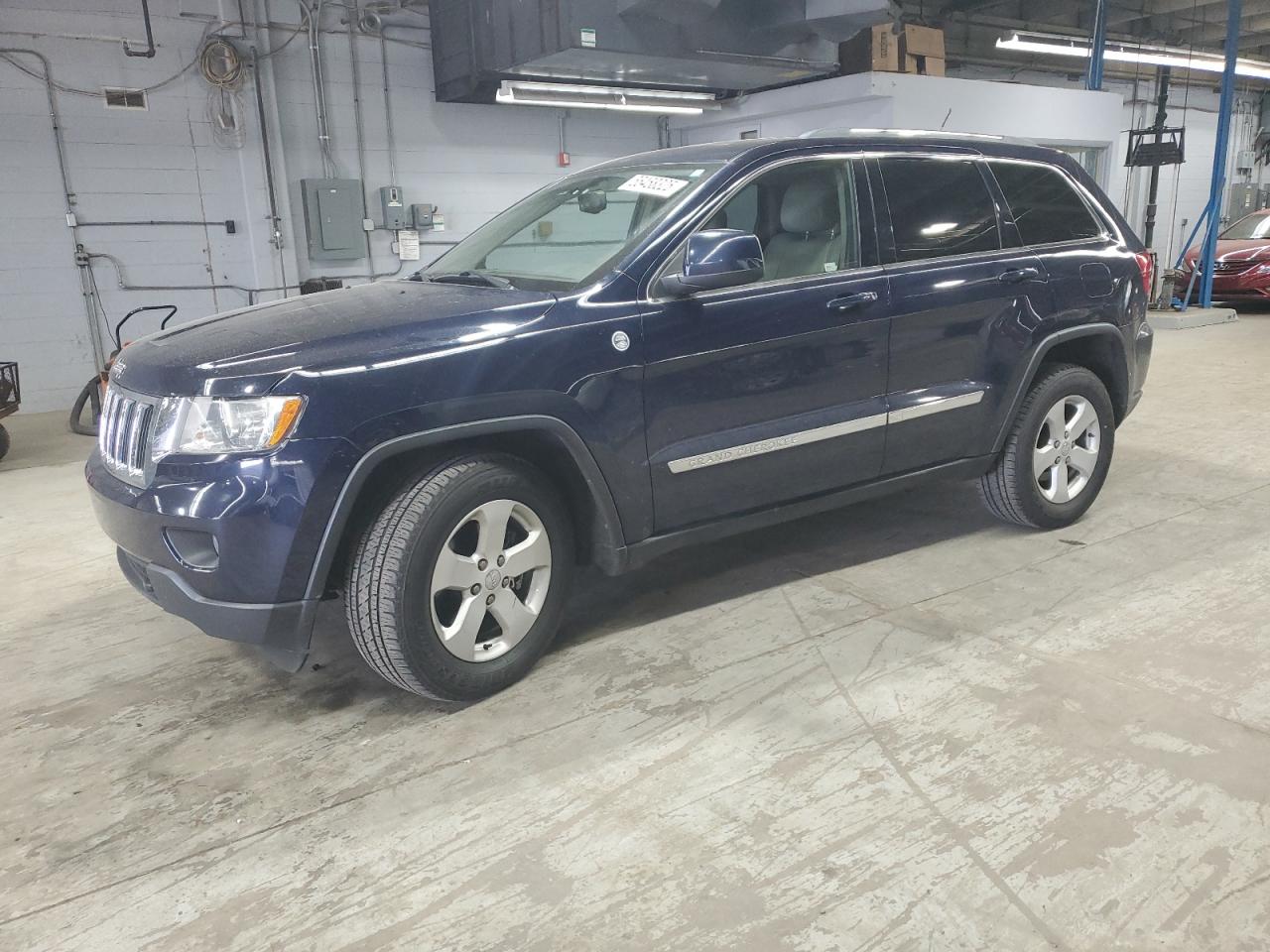 2013 Jeep Grand Cherokee Laredo for Sale in Wheeling, IL - Minor Dent/Scratches