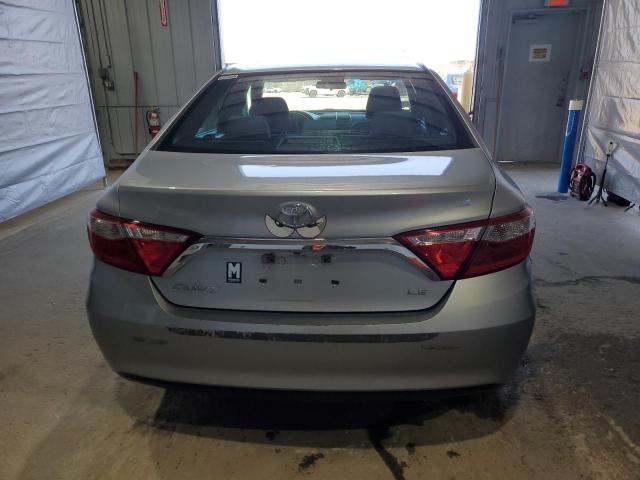 TOYOTA CAMRY 2017 Srebrny