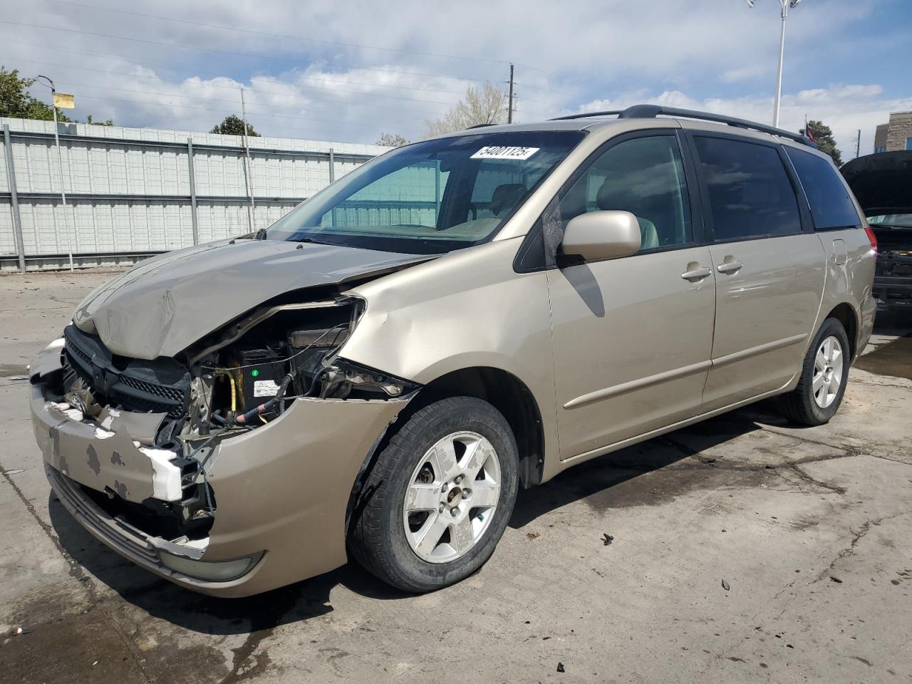 2004 Toyota Sienna Xle for Sale in Littleton, CO - Front End