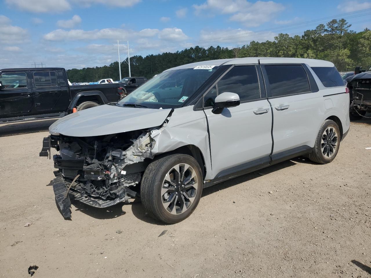 2024 Kia Carnival Ex for Sale in Greenwell Springs, LA - Front End