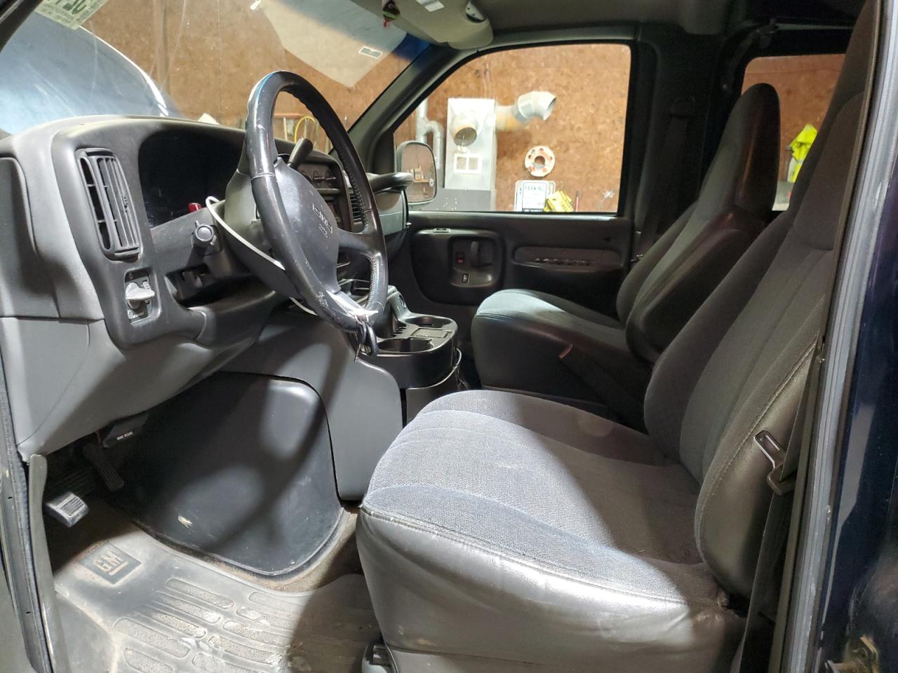 2001 GMC Savana G3500 VIN: 1GJHG39G011180018 Lot: 52410895