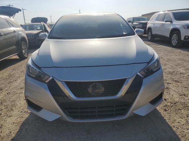  NISSAN VERSA 2021 Srebrny