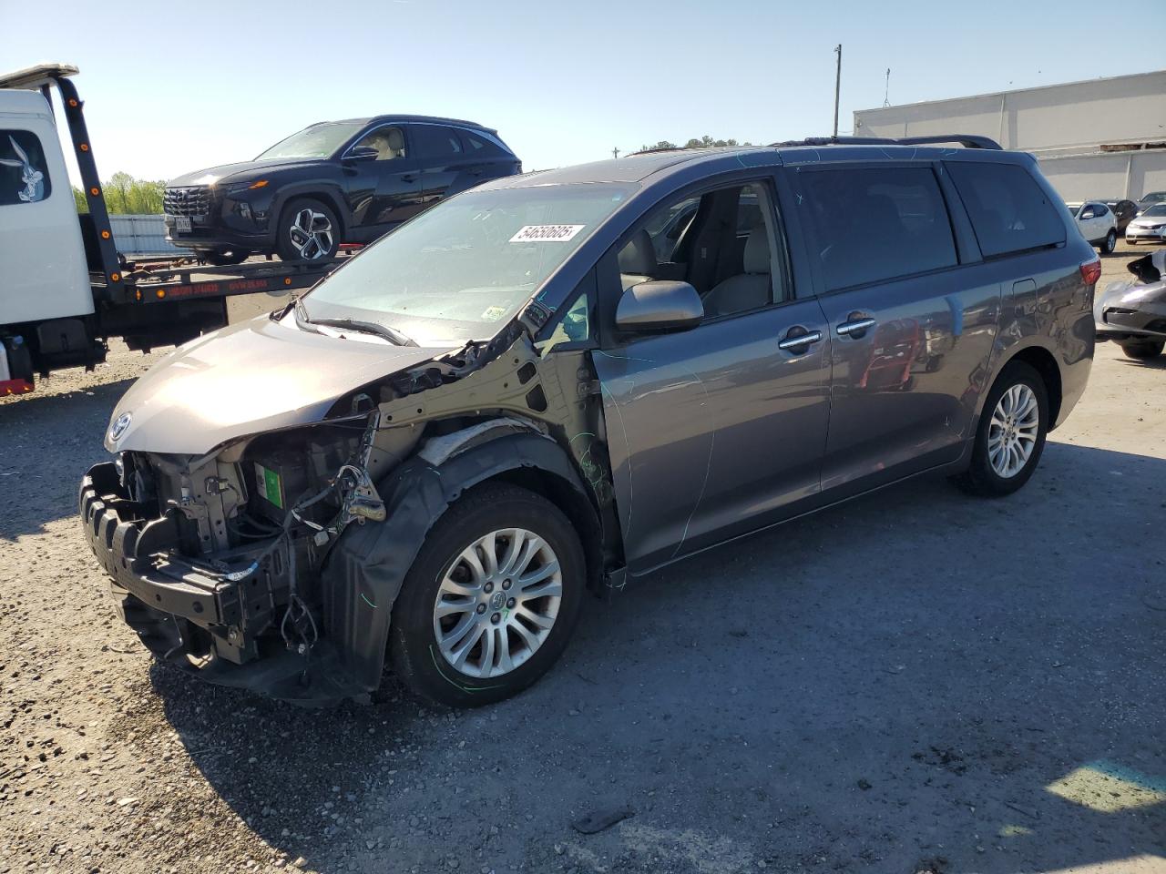 2016 Toyota Sienna Xle for Sale in Fredericksburg, VA - Front End