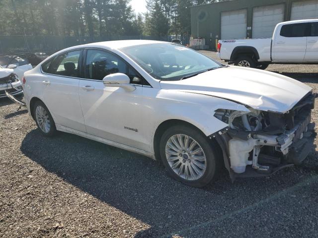  FORD FUSION 2016 Белы